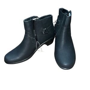 NWT EASY STREET Somber Black Heeled Bootie Size 8.5